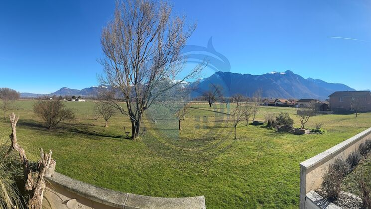 CHARMANTE VILLA INDIVIDUELLE 6,5 PCES AVEC PISCINE ET GRAND TERRAIN
