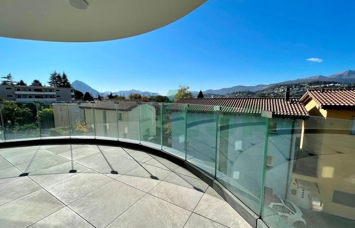 New and sun-filled 3-room  apartment with lovely covered terrace