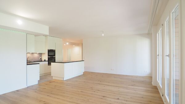 High quality 4.5 room apartment with terrace and parking space