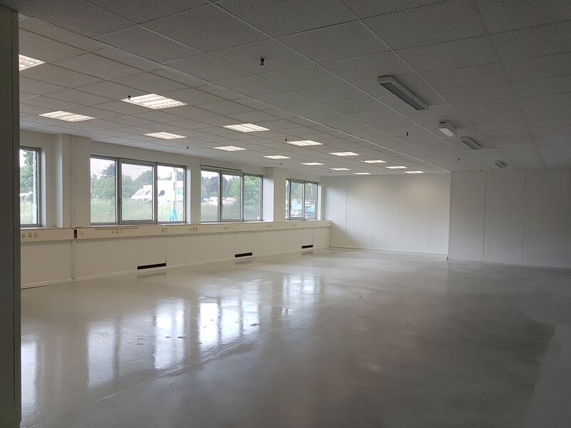 Rent a 180 m2 workshop in Vernier