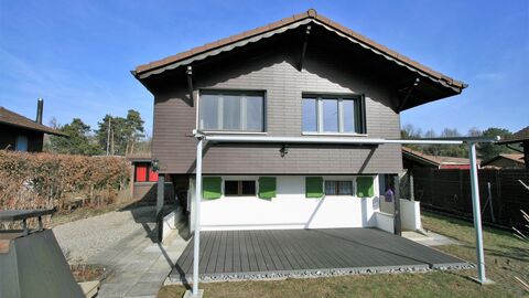 Schönes und renoviertes Ferienchalet
Wenige Gehminuten vom Murtensee