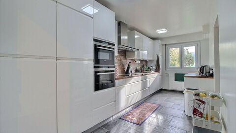 MAGNIFIQUE APPARTEMENT DE 6 PIÈCES AVEC JARDIN
