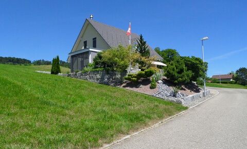 very well maintained 5 rooms family house in a prime location with panoramic views