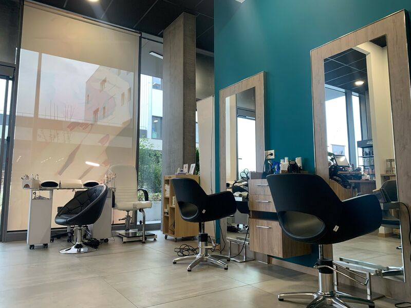 Beauty parlor / hair salon