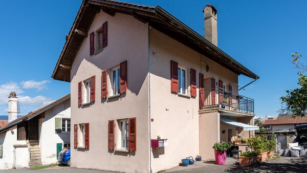 Maison individuelle rénovée avec 2 logements indépendants à Bavois