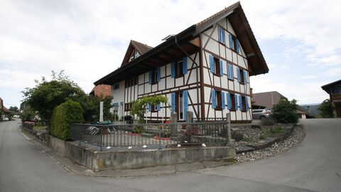 Stilvoll renoviertes 3-Familienhaus mit Studio zu verkaufen