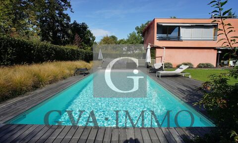 Splendid architect's villa with swimming pool