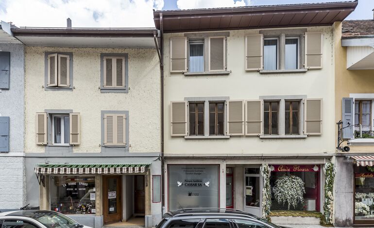 Immeuble de rendement au centre-ville, rendement net de 4.54%