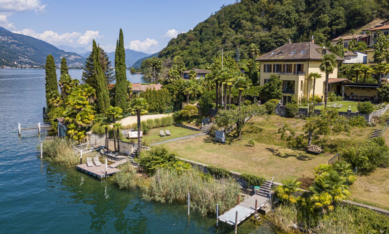 Rarità: eccezionale proprietà sul lago con dependance