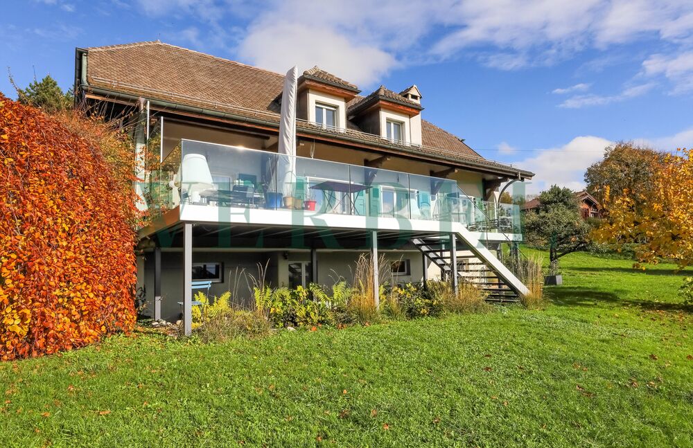 House for sale with building plot