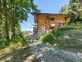 Chalet de standing entouré de verdure proche des pistes de ski