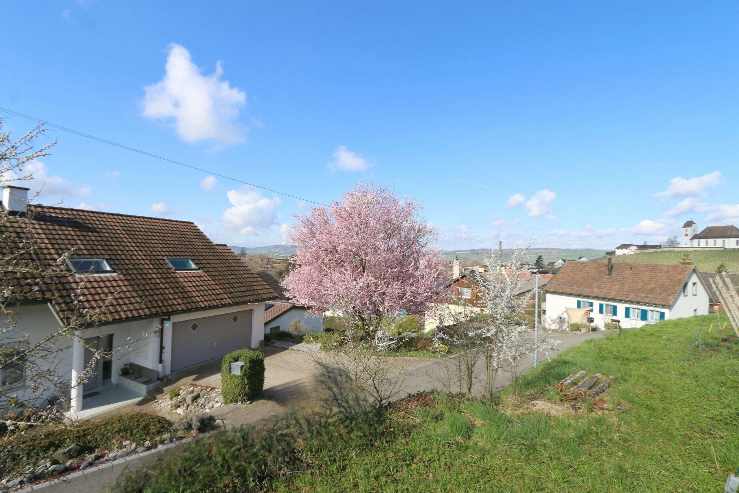Idylle pur unterhalb dem Rebberg mit Blick zur Bergkirche