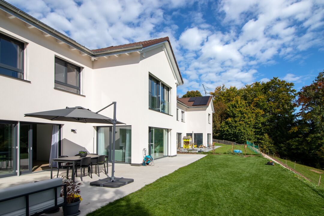 Projet immobilier aux Fiaugères avec 2 maisons construites, l'extérieur
