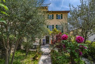 Charming Ticino house in the historic center with garden