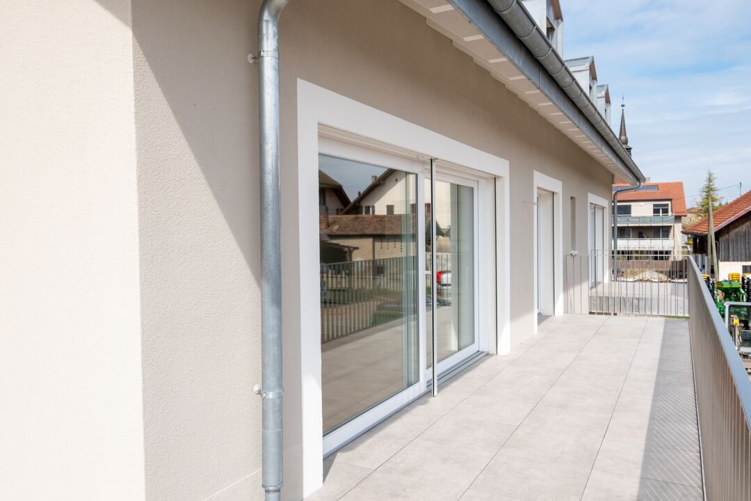 Construction d'un petit immeuble au style villageois avec 6 appartements : les extérieurs.