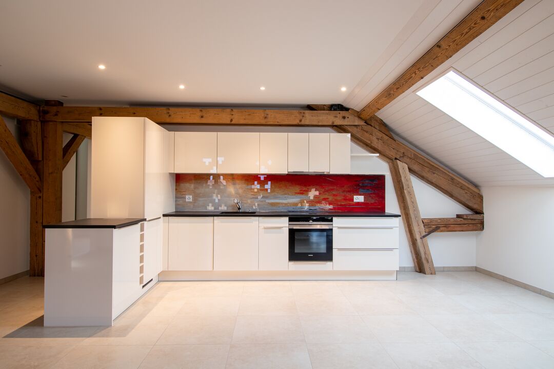 Rénovation d'une ferme du 19e siècle en 15 appartements à Roche : l'intérieur.