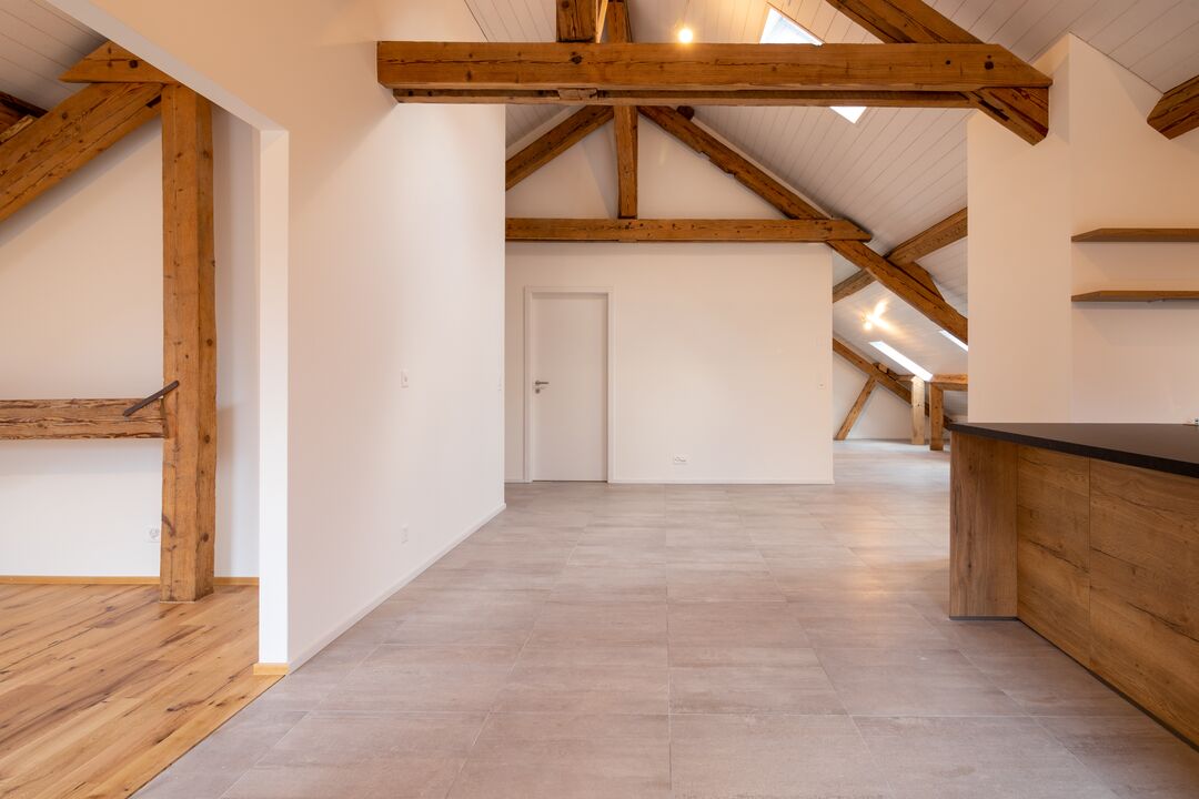 Rénovation d'une ferme du 19e siècle en 15 appartements à Roche : l'intérieur.