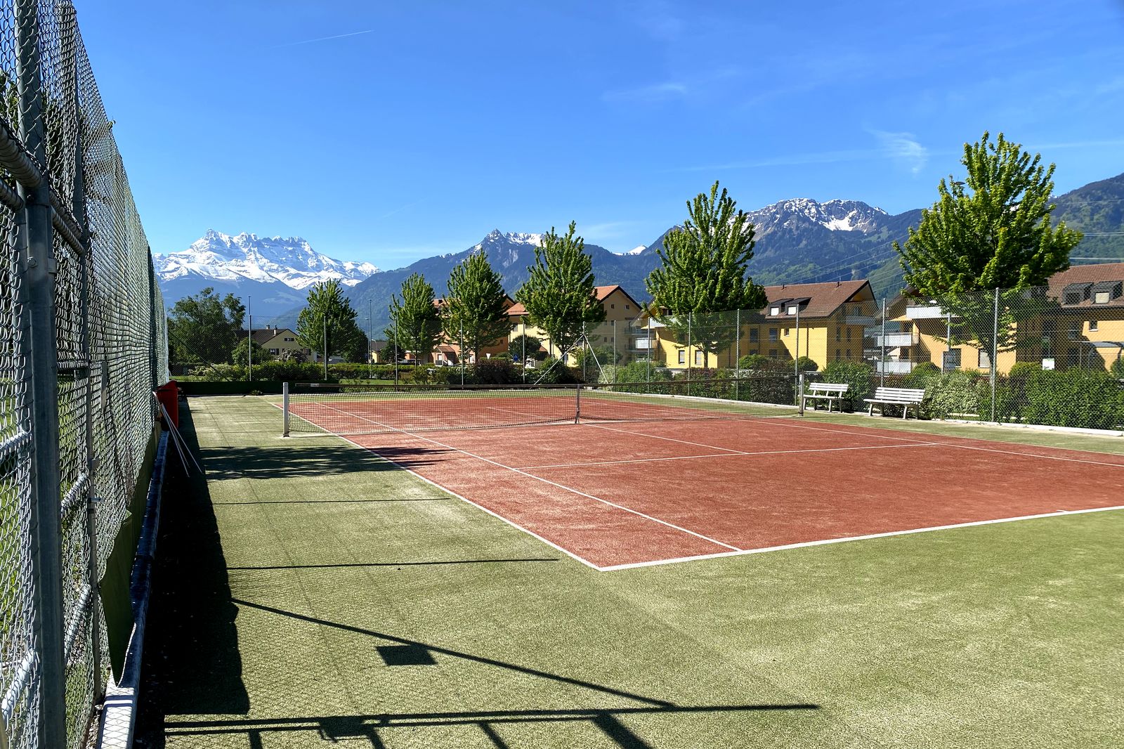 Projet immobilier à Roche, court de tennis