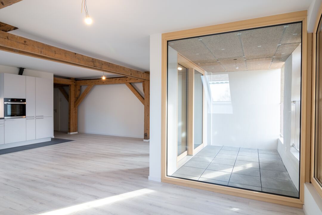 Rénovation d'une ferme du 19e siècle en 15 appartements à Roche : l'intérieur.