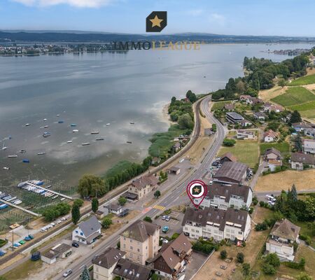 Ein Zuhause für Menschen mit hohen Ansprüchen, die grosszügiges Wohnen, hochwertige Ausstattung und die unmittelbare Nähe zum See zu schätzen wissen. Hier verbinden sich Erholung, Natur und exklusiver Wohnkomfort zu einem ganz besonderen Lebensgefühl.