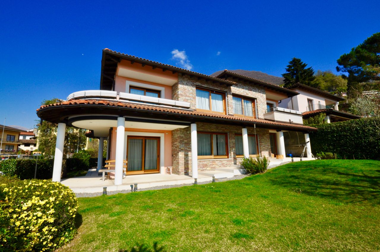 Elegant House with Open Views for sale, 3 km from Lugano center