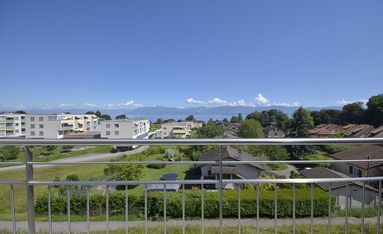 Attique avec vue sur le lac et les Alpes au bénéfice de plusieurs terrasses