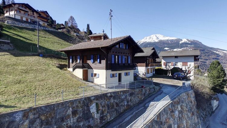 Chalet à rénover à Veysonnaz !