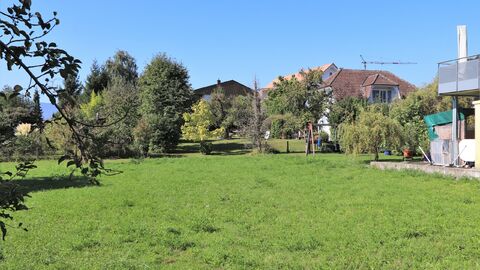 A vendre:
Terrain à bâtir de 952 m2
Situation attractive proche gare