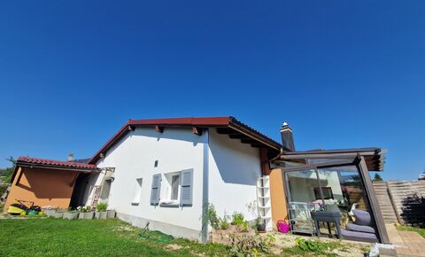 Rental house with 2 apartments