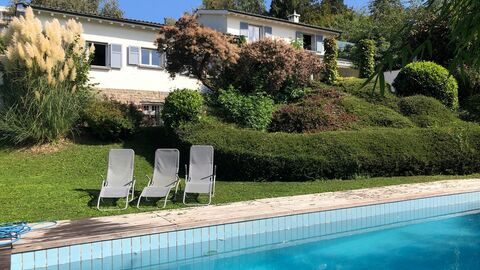 Superb classical house with a pool, central location, no nuisance