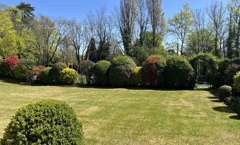 Magnificent 6-room apartment with garden