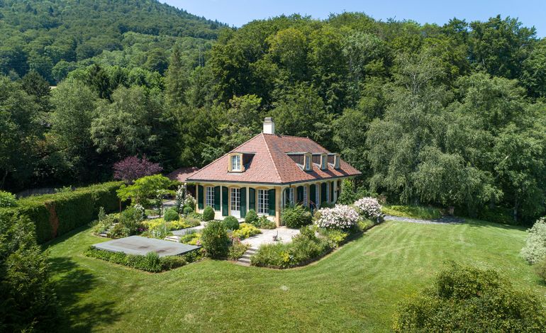 Splendide villa avec vaste jardin arboré et court de tennis privatif