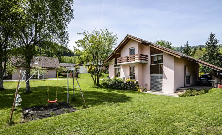 Belle villa familiale de 7.5 pièces
Quartier de villas et vue dégagée