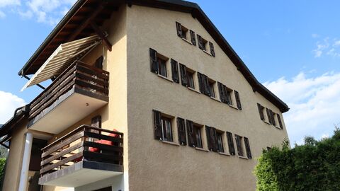 Grosszügiges Haus in Miège mit zwei Wohnungen und Garage!