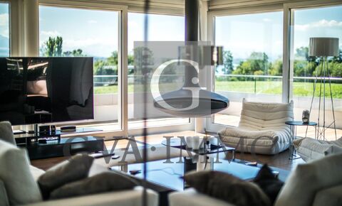 Superb Triplex with garden and breathtaking view of the lake