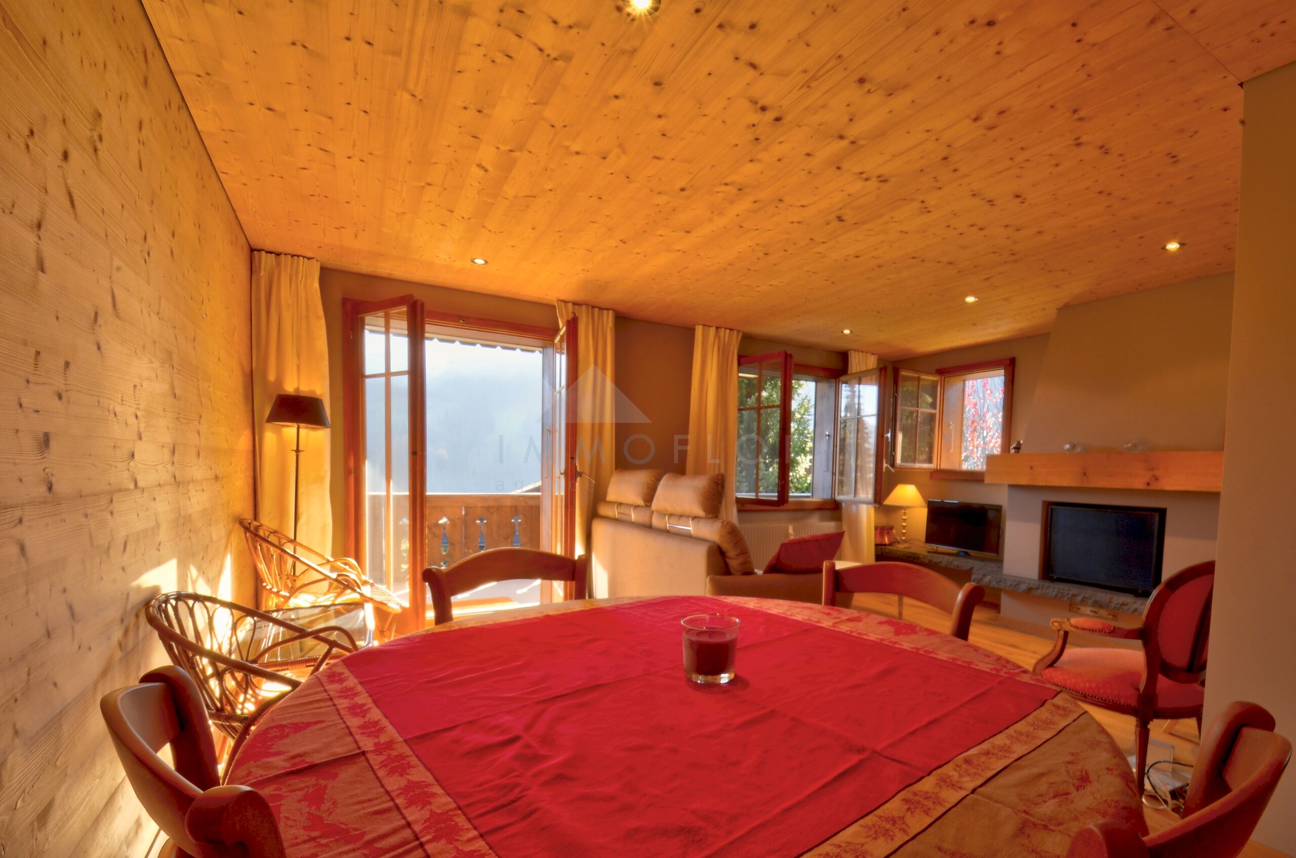 Salon et coin à manger