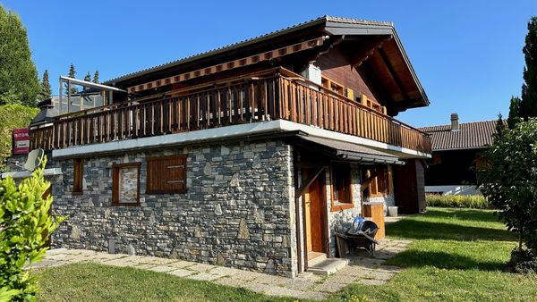 Chalet Antenne with 4 bedrooms and garage