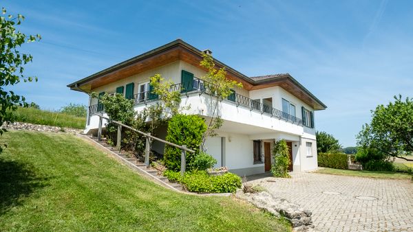 Jolie villa individuelle avec vue panoramique à Forel-sur-Lucens