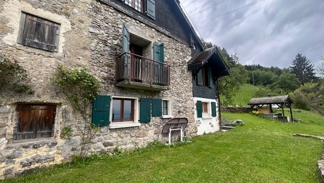 Unique en son genre : demi-chalet à Chamby