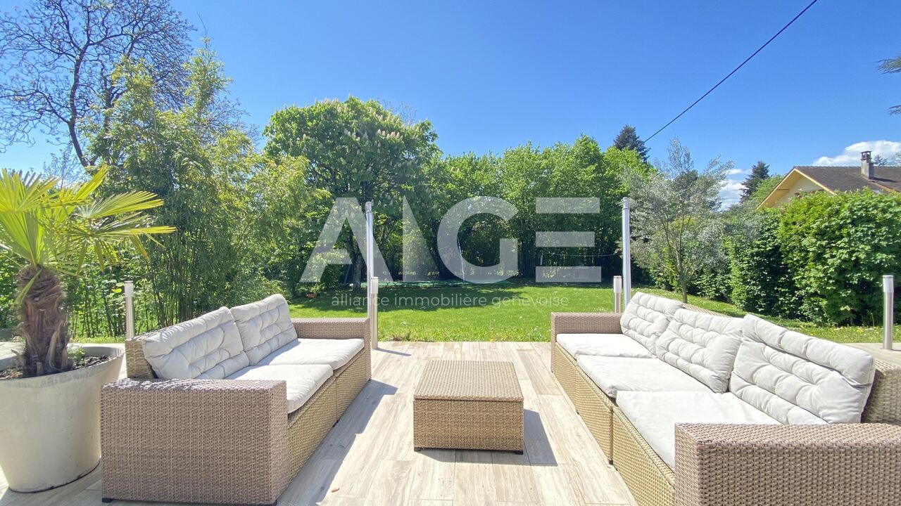 Magnificent architect-designed villa with generous volumes