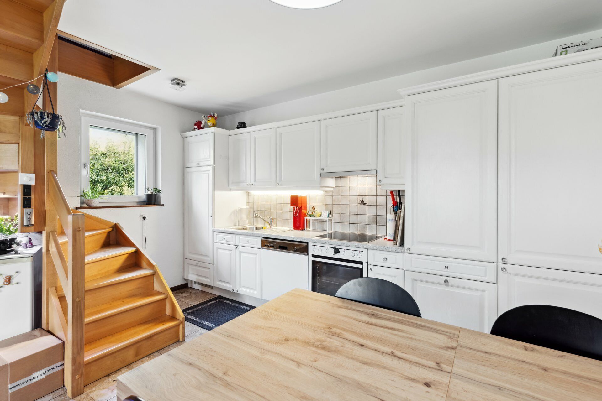 Kitchen, dining room 3.5 pc