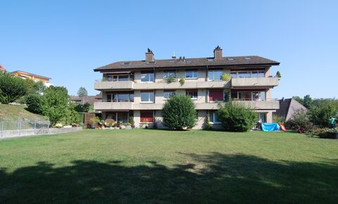 Grosse 4.5 Zi-Eigentumswohnung zentral gelegen mit 2 Parkplätzen