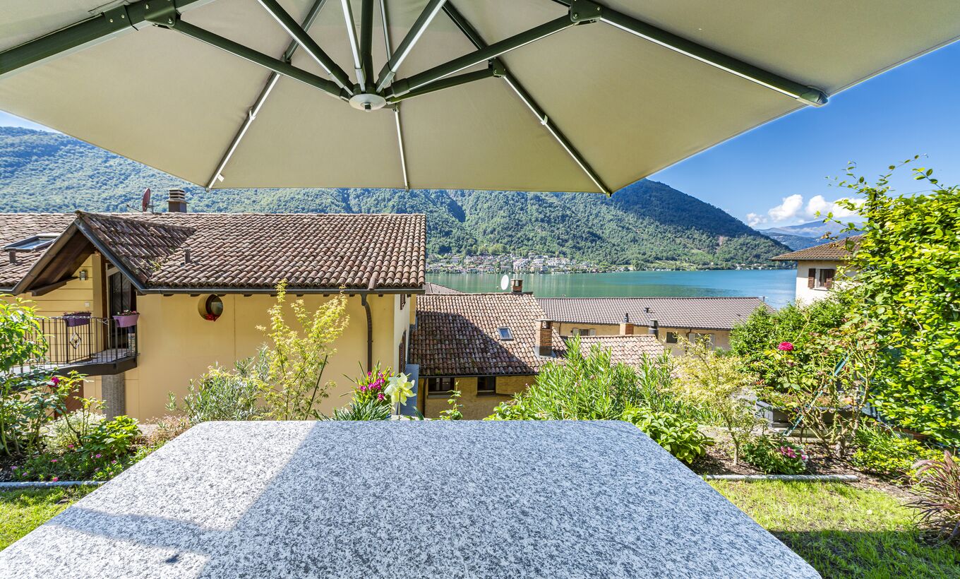 Charakteristische Dachgeschosswohnung mit Seeblick