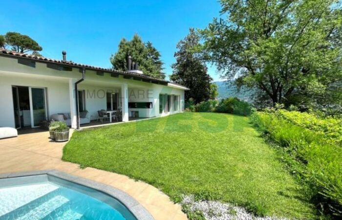 Herrliche Villa mit schönem Swimmingpool in exklusiver Wohngegend