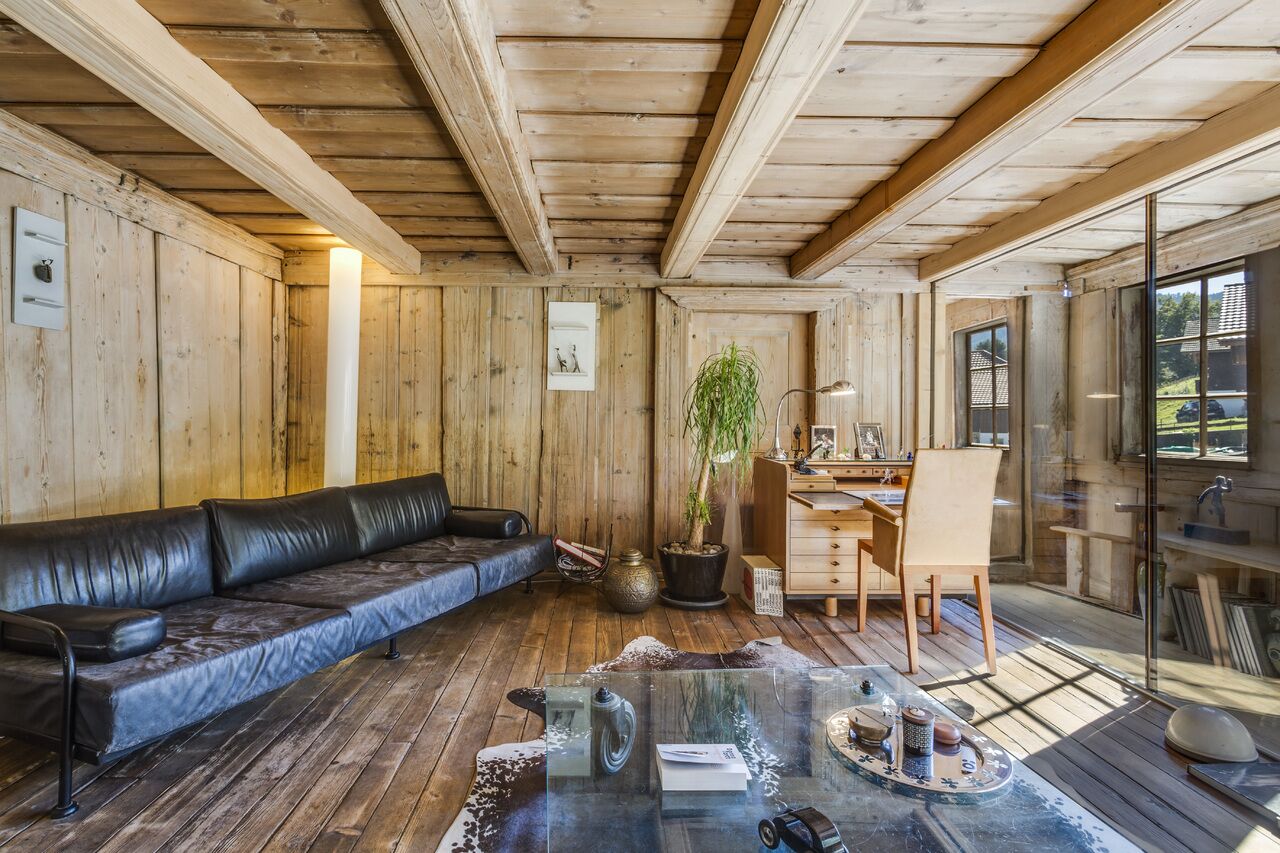 Geräumiges Wohnzimmer
