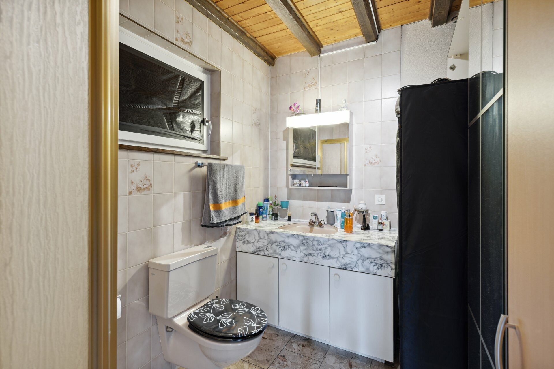 Studio shower room