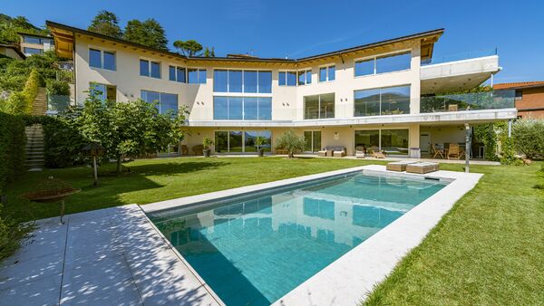 Generous villa with stunning views