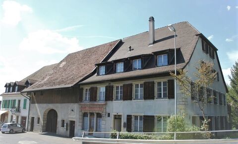 Building to be renovated with excellent potential 940 m2 of floor space