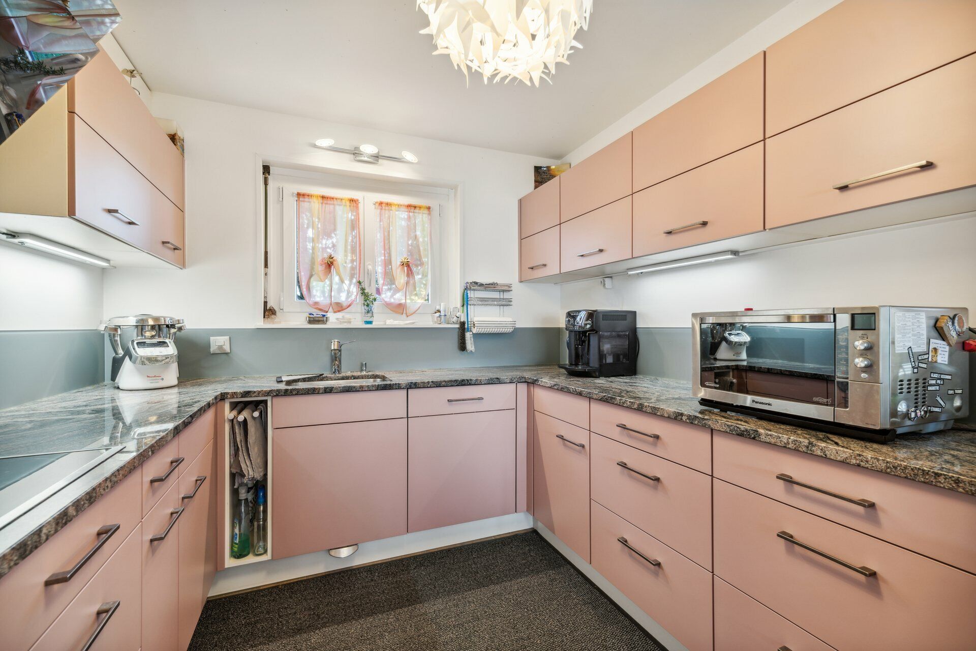 Semi-open kitchen