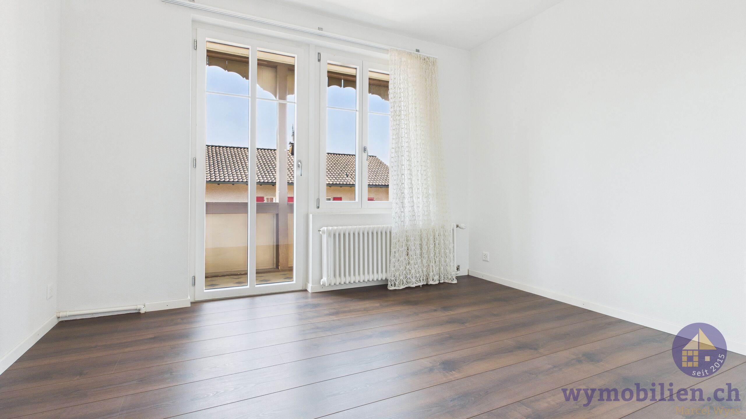 Zimmer OG mit Ausgang auf den Balkon